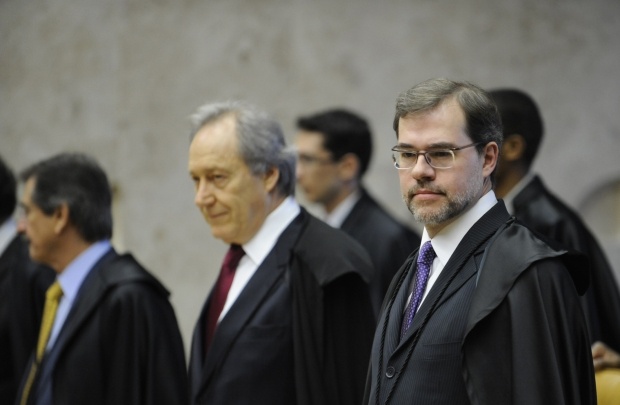 Ministros do STF, Ricardo Lewandowski e José Antonio Dias Toffoli, comparecem ao processo do mensalão