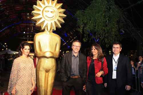 Maria Flor, atriz, Fernando Mireles, diretor, Rosa Helena Volk, secretária de Turismo de Gramado e Ralfe Cardoso, diretor da Um Cultural