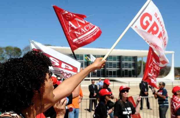 Servidores têm ocupado, quase que diariamente, a rua em frente ao Planalto para expressar descontentamento