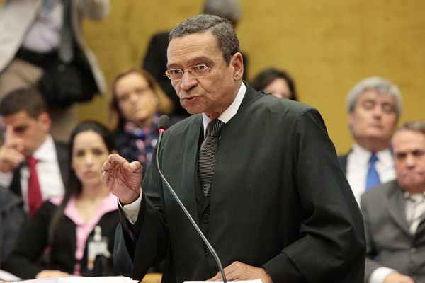 Luiz Francisco Barbosa, advogado de Roberto Jefferson, durante sustentação oral no plenário do STF, nesta segunda-feira