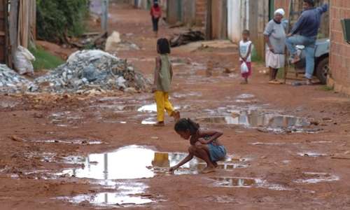 Mais um elemento de reforço para as mortes: a pesquisa destaca que 88% dos casos de diarreia no mundo são causados pela ingestão de água contaminada ou pela ausência dela para as práticas de higiene e falta de saneamento básico