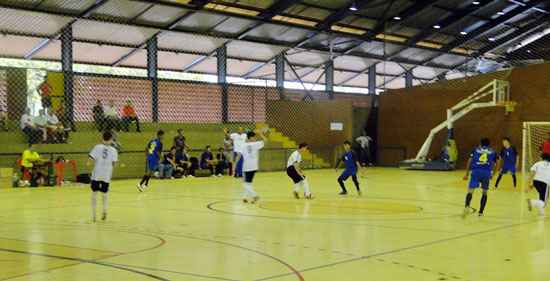 Competições, como as de futsal, estão entre as atividades desportivas oferecidas aos estudantes da escola de Palmas, com resultados importantes no processo de aprendizagem