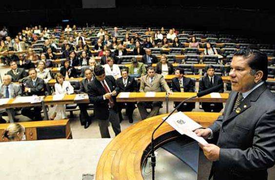 O deputado Sandes Júnior disse ontem não se lembrar dos diálogos interceptados pela Polícia Federal