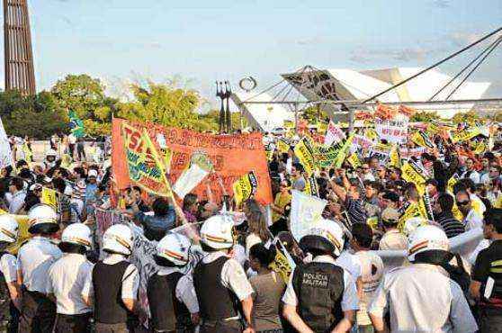 Protesto na Praça dos Três Poderes : Planalto cobre providências