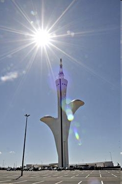 Os destaques das comemorações pelo Sete de Setembro começam logo cedo, com a marcha de militares e civis pela Esplanada, continuam com a Esquadrilha da Fumaça e terminam com a orquestra sinfônica na Torre de TV