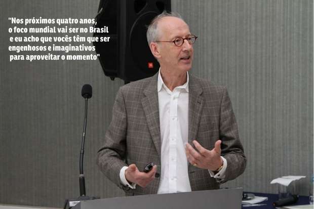 Para o especialista em economia criativa John Howkins, o Brasil deve aproveitar os próximos anos, debaixo dos holofotes da Copa e das Olimpíadas, para transformar seu talento e boas ideias em dinheiro