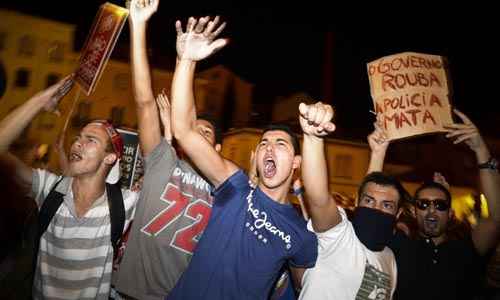 Adoção de medidas de austeridade que estão provocando uma onda de protestos sem precedentes