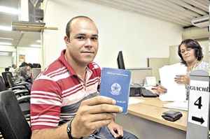 Paulo Henrique deixou o emprego para estudar. Para ele, os patrões deveriam criar uma jornada que permitisse ao empregado se capacitar