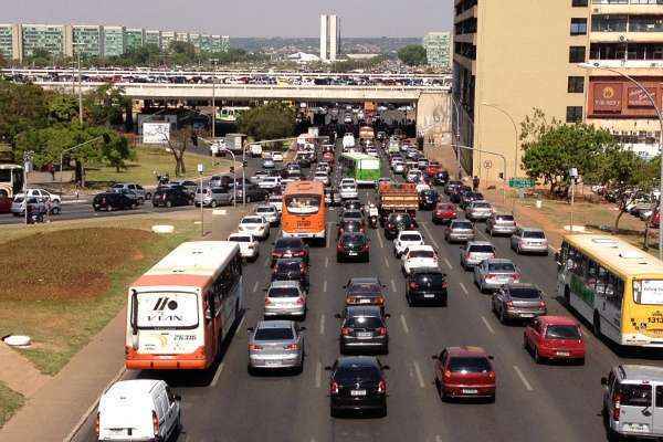 Mais cedo, a falta de energia deixou o trânsito próximo à rodoviária do Plano Piloto congestionado