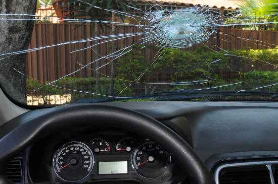 A vítima tirava o carro de um estacionamento ao lado do bar Água Doce, na 413 Sul, e por sorte conseguiu fugir