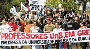 Mobilização de professores da UnB durante a greve : semestre letivo teve início apenas em 22 de outubro