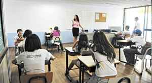 Alunos de escola pública da Asa Norte em sala de aula: pela Constituição Federal, 25% da receita com impostos precisam ser aplicados na educação