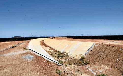 Inaugurado há três meses, o primeiro trecho das obras ainda não levou água aos moradores de Cabrobó (PE). Previsão é só em 2014