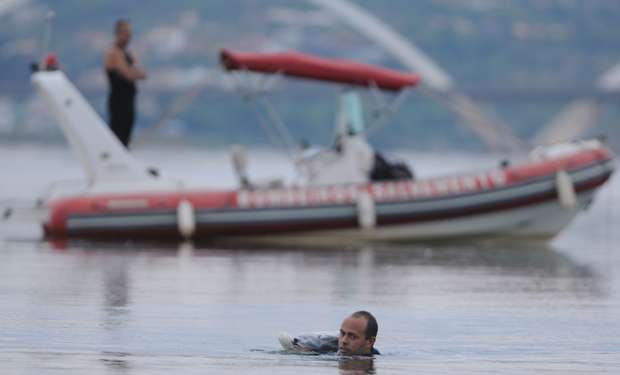 Bombeiros buscavam corpo da vítima desde as 7h