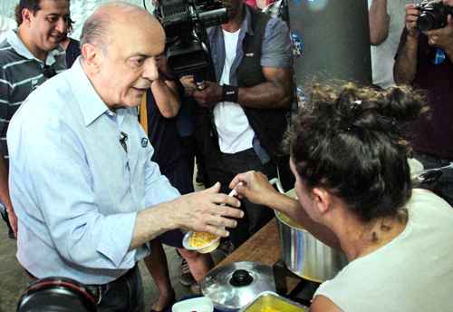 José Serra ataca a campanha petista: 'Eles jogam baixo, muito baixo'