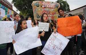 Estudantes protestam contra fechamento do ensino médio na Escola Municipal Luiz Gatti