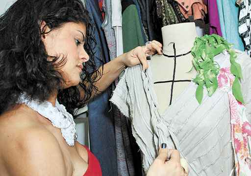 Dona de uma marca de moda sustentável, Andressa Faiad começou a customizar roupas ainda criança: 