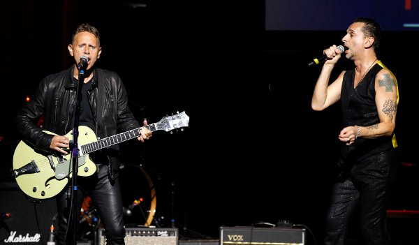 Dave Gahan e Martin Gore da banda britânica Depeche Mode