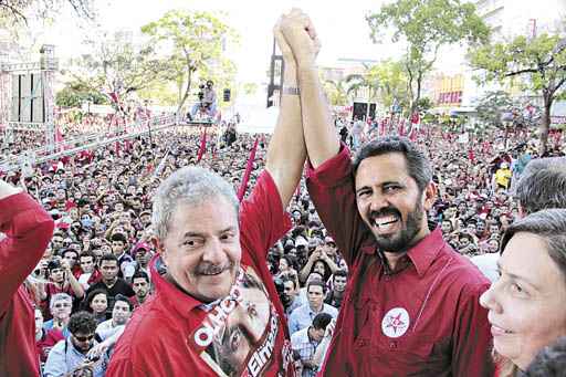 No comício de Elmano de Freitas (D), em Fortaleza, Lula defendeu a candidatura de Dilma à reeleição em 2014