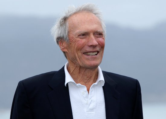 Clint Eastwood incentiva os americanos a unirem-se a ele no apoio a Romney.