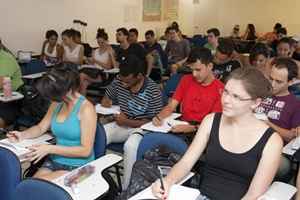 Estudantes brasilienses se preparam para o exame nacional em cursinho