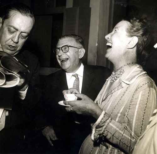 Jean-Paul Sartre e Simone de Beauvoir em visita histórica ao Brasil: moderno, casal pregava o amor livre