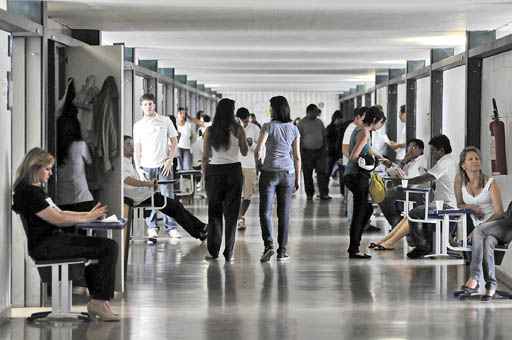 Alunos na Universidade de Brasília à espera da prova do Enem deste ano. A avaliação foi aplicada em 3 e 4 de novembro para 4,17 milhões de estudantes em todo o país