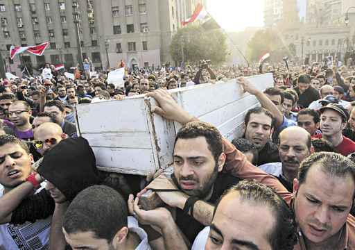 Funeral do ativista Gaber Saleh, de 16 anos: minutos antes de morrer, ele exortou o povo a manter a revolução