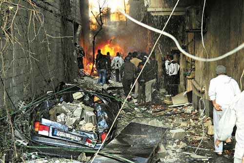 Incêndio em rua do bairro de Jaramana, logo depois da explosão do carro-bomba: subúrbio de maioria drusa e cristã viveu momentos de pânico