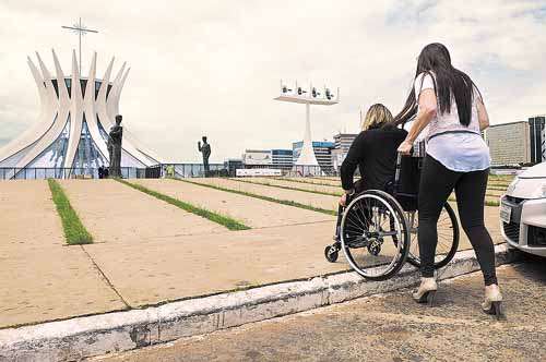 Valeriana está na cidade para participar do Conferência Nacional de Direitos da Pessoa com Deficiência: sonho de conhecer a Catedral frustrado