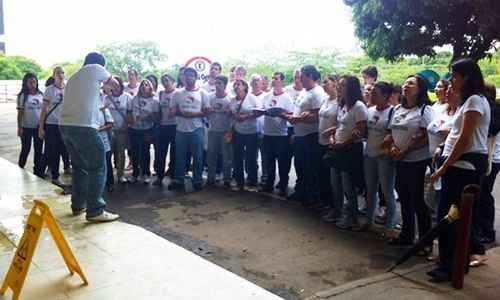 Coral Serenata de Natal da UnB em apresentação no Hospital de Base