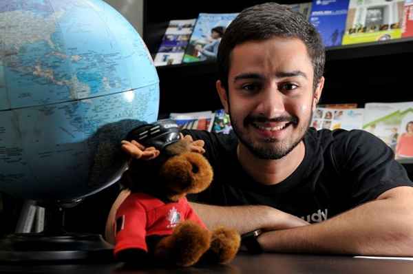 O estudante de turismo Leandro Coelho, 20 anos, foi para o Canadá e acredita que não há forma melhor de desenvolver fluência em idioma estrangeiro. fOTO: Marcelo Ferreira/CB/D.A Press.