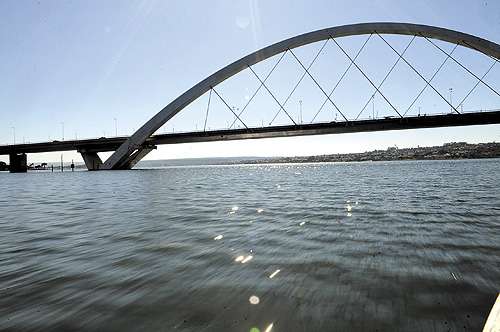 Lago Paranoá: criado para elevar a umidade da capital federal, ele deverá garantir o fornecimento de água potável à população brasiliense