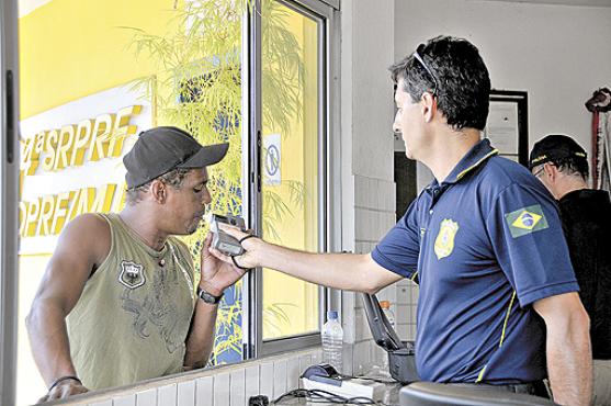 Em Belo Horizonte, 35 pessoas foram paradas no feriado pela campanha Sou pela vida, dirijo sem bebida