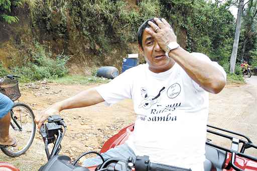 O sambista Zeca Pagodinho se emocionou com a situação da região