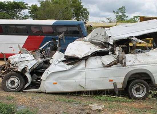 Van de Brasília após o acidente na BR-316