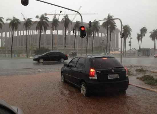 Alguns trechos do Eixo Monumental apresetam pontos de alagamento