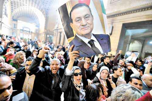 Simpatizantes do ex-ditador Mubarak celebraram a decisão