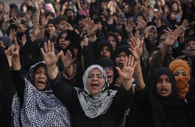 Mulheres muçulmanas protestam contra o ataque da última quinta-feira