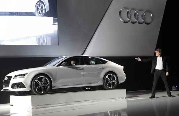 Ilusionista apresenta o Audi RS 7 no Salão do Automóvel de Detroit