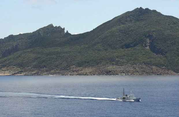 Navio da Guarda Costeira japonesa navega durante patrulha em torno de Uotsuri, parte das ilhas em disputa no Mar da China Oriental