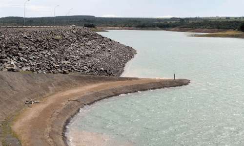 Nivel baixo de água da Usina Hidrelétrica de Queimado. Minas Gerais.