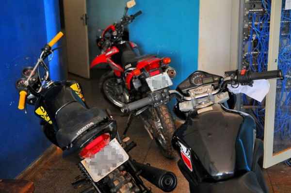 Outras duas motocicletas continuam sumidas do pátio da PRF. Os quatro criminosos foram levados para o Centro de Prisão Provisória em Formosa