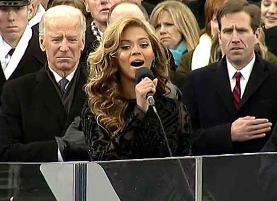 A popstar Beyoncé cantou o hino norte-americano durante a cerimônia de posse