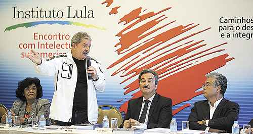 Lula, durante seminário para discutir a integração da América Latina: petista vai reeditar as Caravanas da Cidadania em 2013