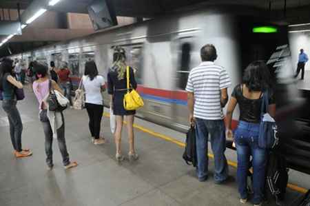 Depois da meia-noite durante os dias da Operação Carnaval, embarques nos trens ocorrerão apenas na Estação Central, na Rodoviária do Plano Piloto