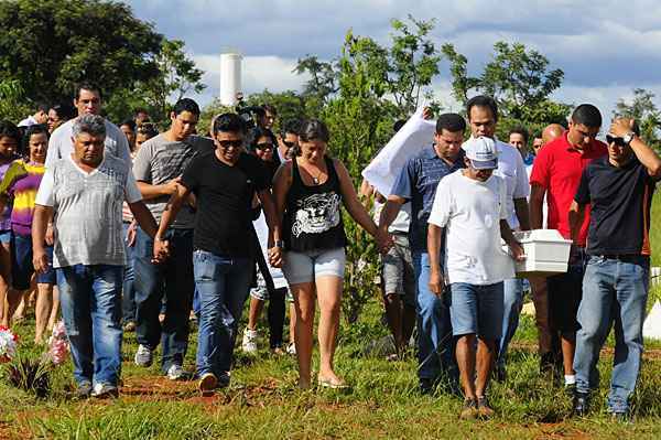 Rafaela foi enterrada nesta quinta, no cemitério da Cidade Ocidental, no Entorno