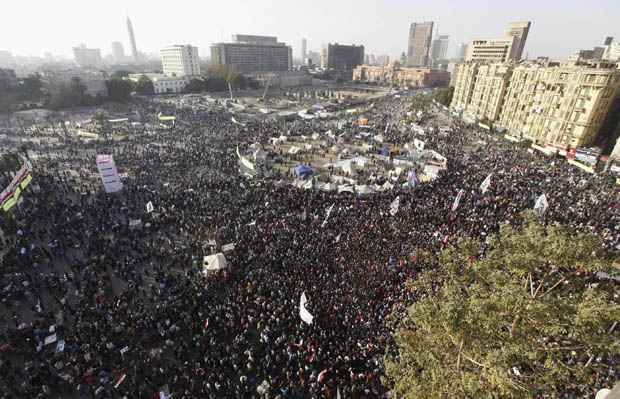 Manifestações contra o poder acompanhadas de confrontos ocorrem no Cairo e em outras cidade do Egito