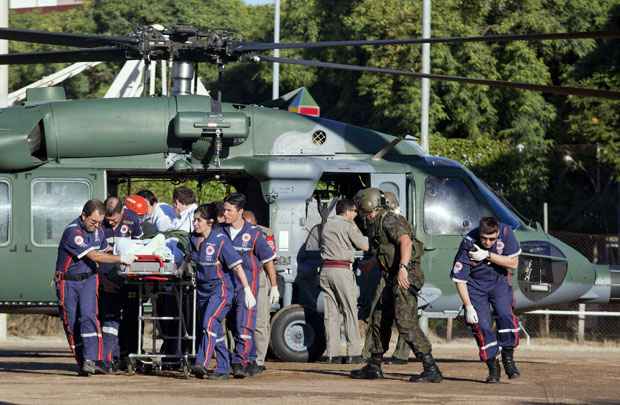 Ferido chega para tratamento em hospital de Porto Alegre