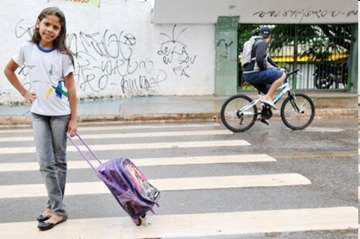 Com o início do ano letivo, os pais devem prestar atenção na hora de contratar o transporte escolar. Veículo e condutor têm que atender as normas do Código de Trânsito